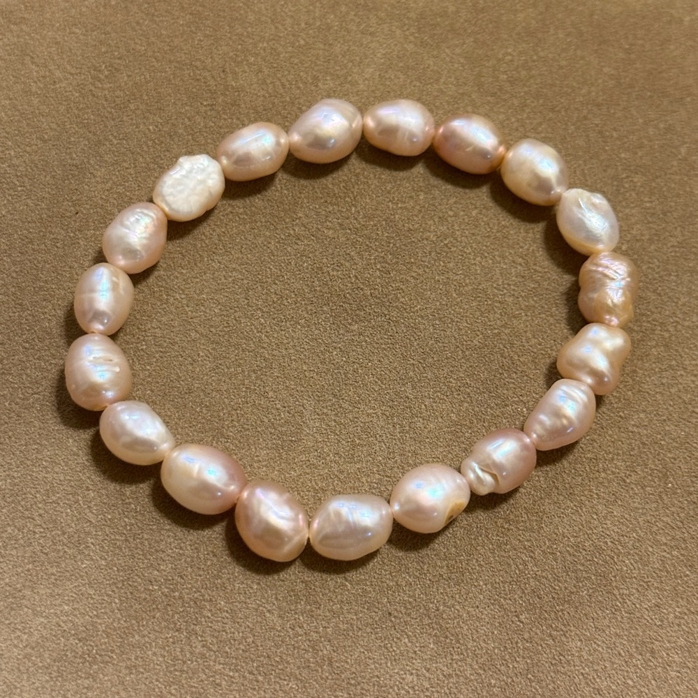 Elegant White and Light Pink Pearl Bracelet